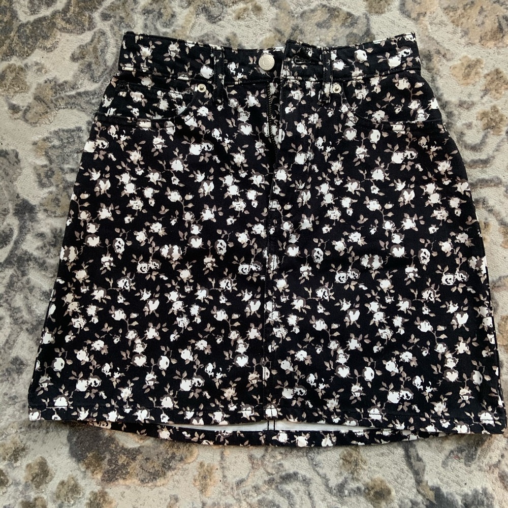 Calvin Klein NWOT black floral denim mini skirt
